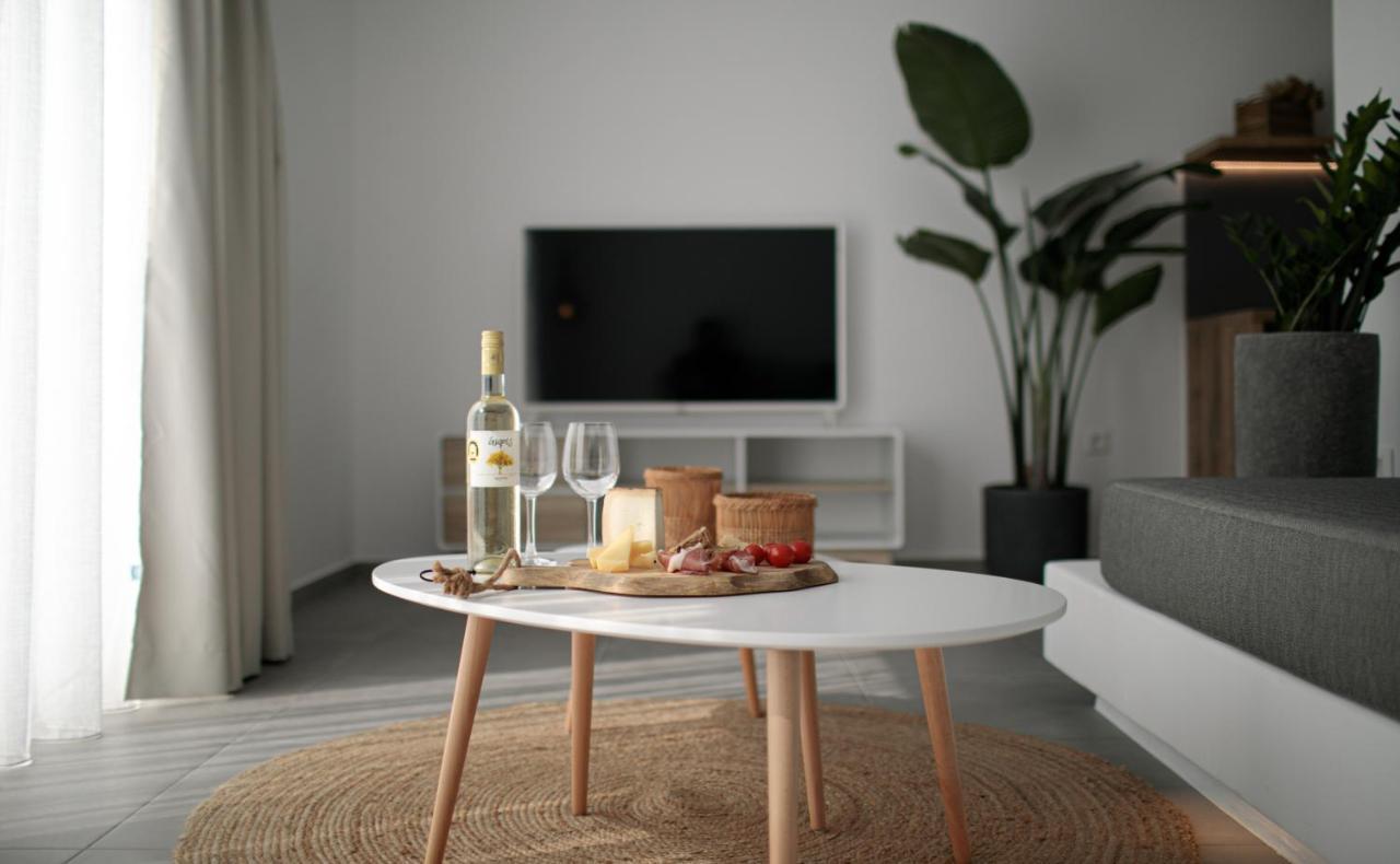 Seanfinity Beachfront Suites Mikri Vigla Eksteriør billede