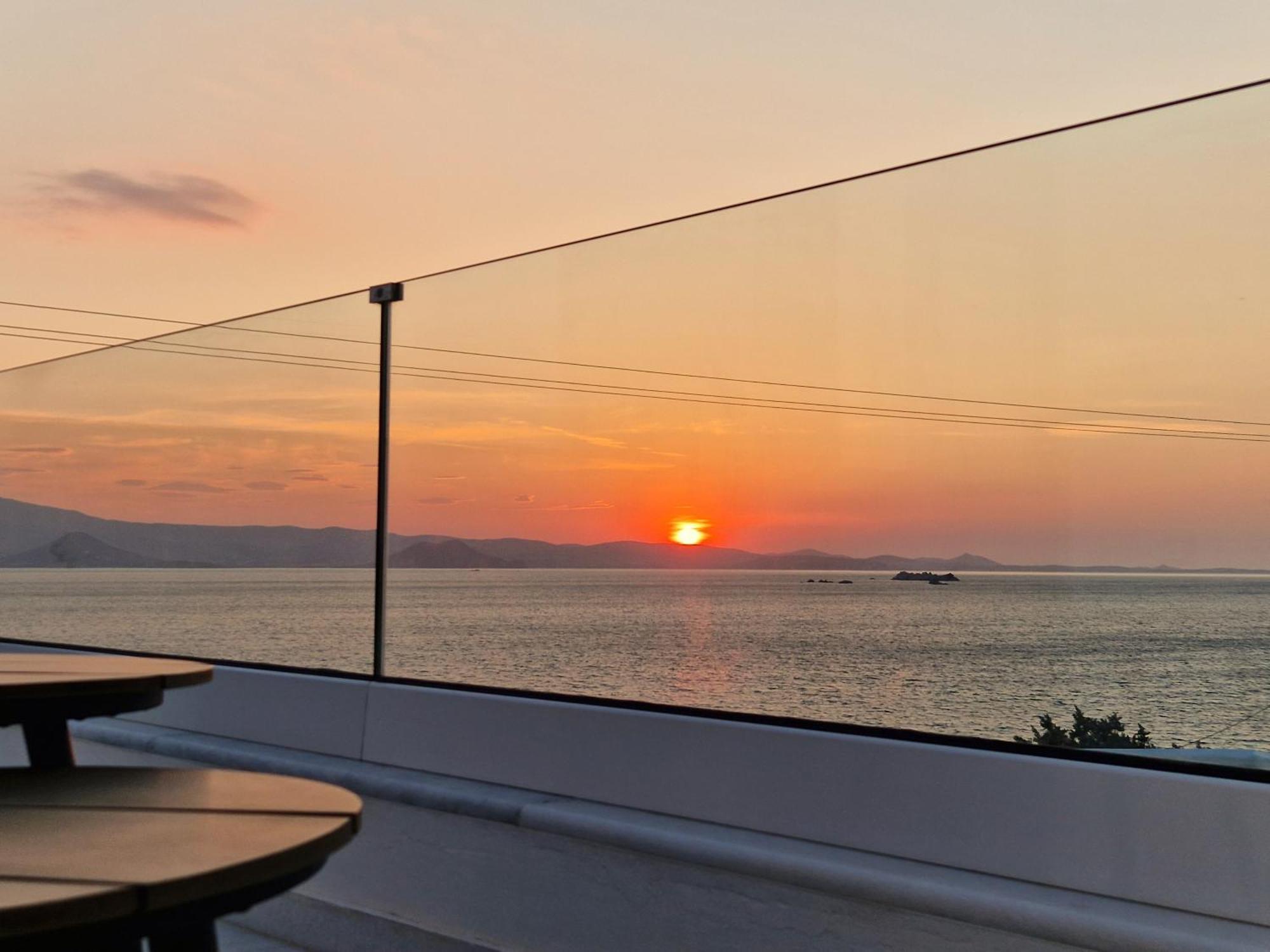 Seanfinity Beachfront Suites Mikri Vigla Værelse billede