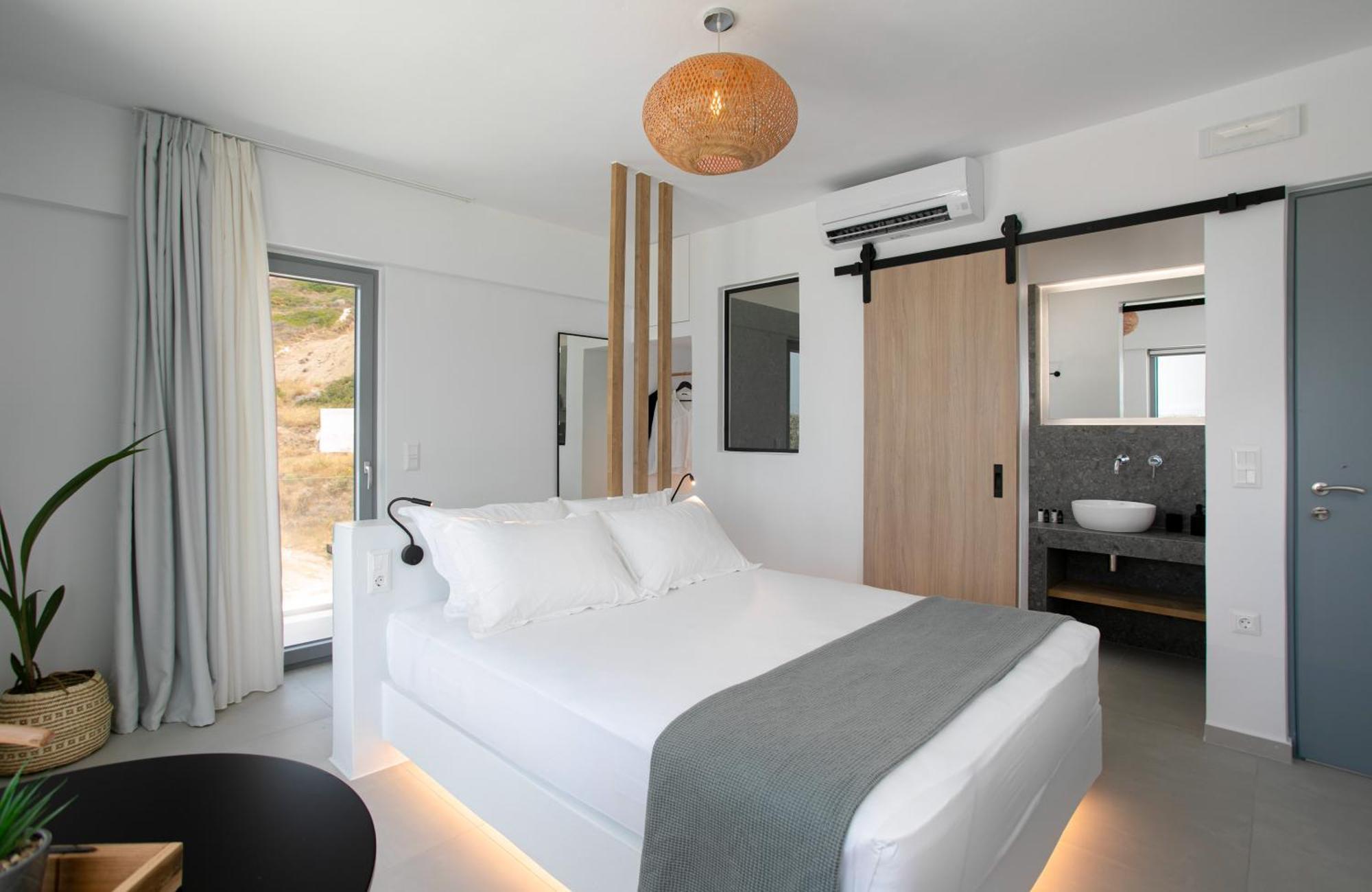 Seanfinity Beachfront Suites Mikri Vigla Værelse billede